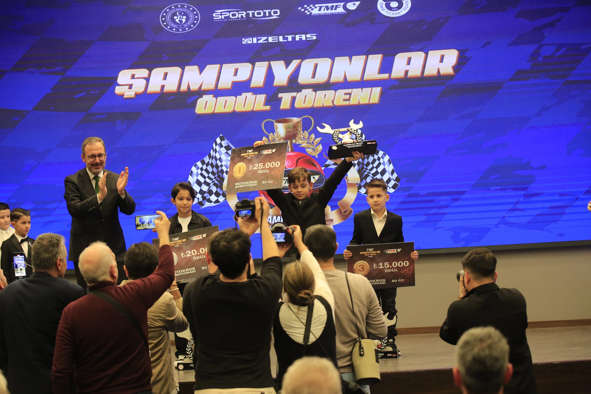 Dünya Şampiyonları İzmir’de Biraraya Geldi Başarılı Sporcular TMF 2025 Ödül Töreninde Buluştu