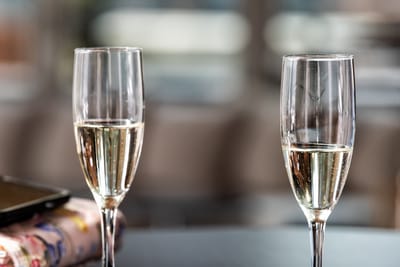 15 Mobile Bar for Weddings Menu Ideas, Signature Cocktails, Mocktails, and Crowd Pleasers