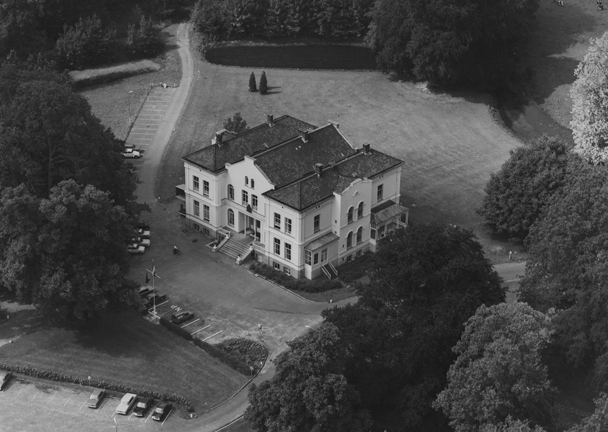 1953