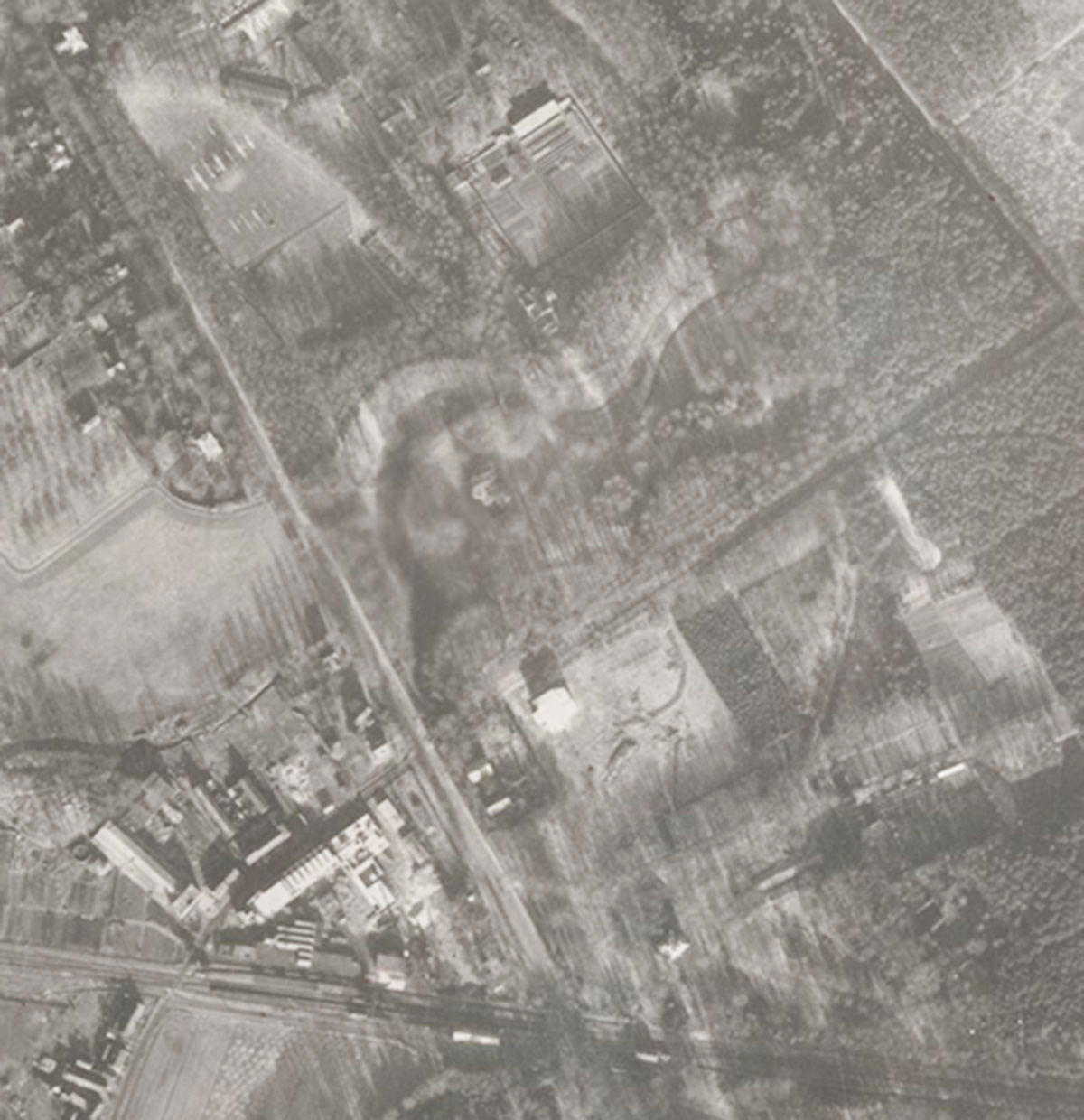 1945 Onder station Driebergen-Zeist. Witte stip is Cäsar bunker.