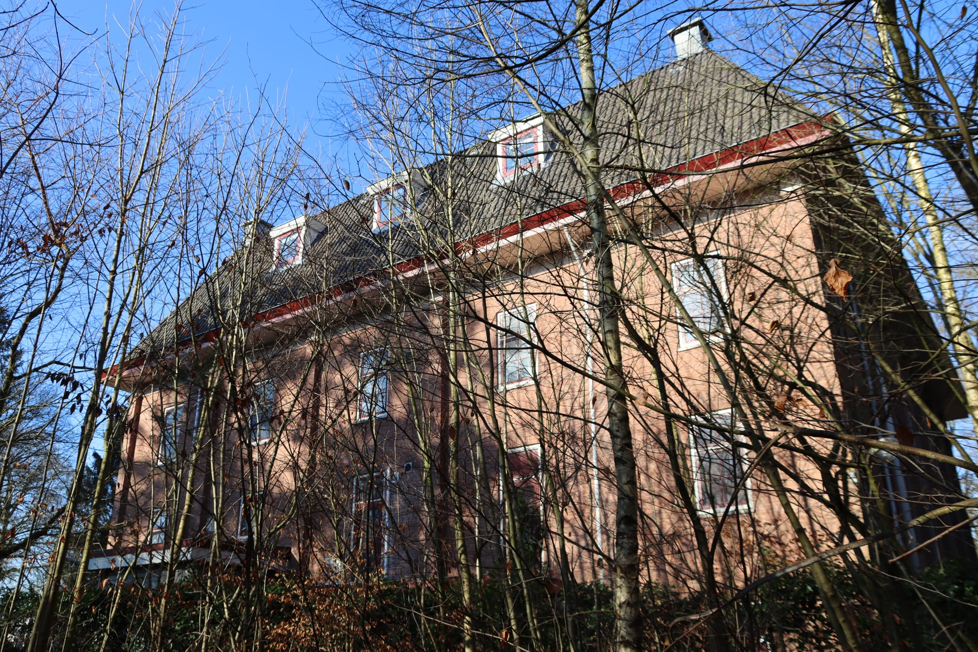 2025 achtergevel en linker zijgevel