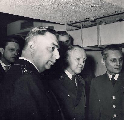 1957 Bezoek Generalleutnant Josef Kammhuber (midden)