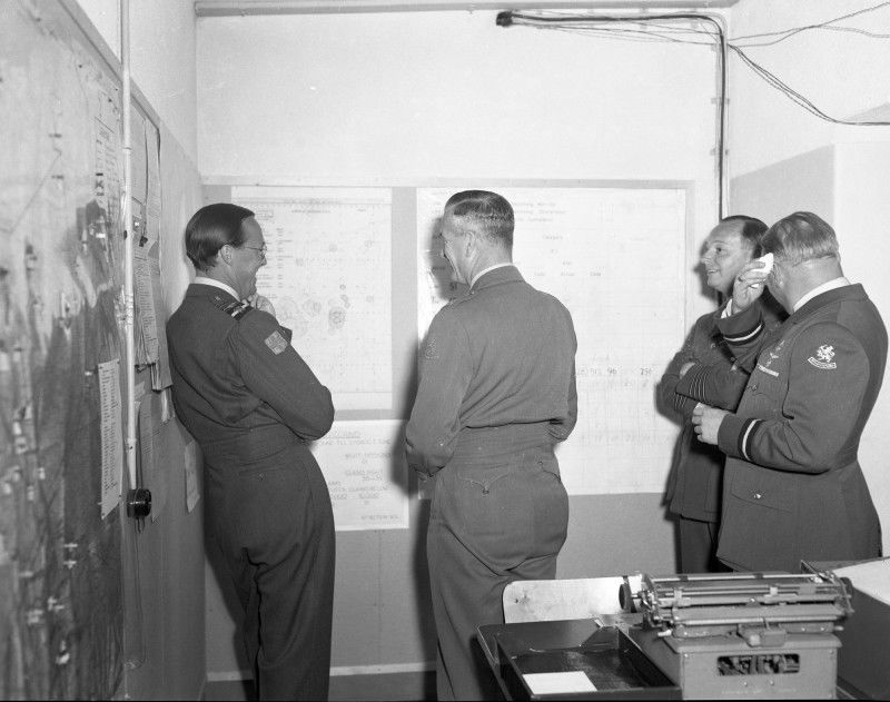 1955 Commandokamer Bezoek Pr. Bernhard