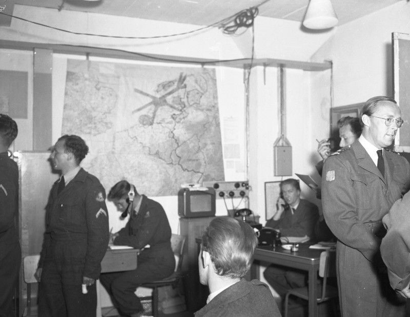 1955 Commandokamer Bezoek Pr. Bernhard