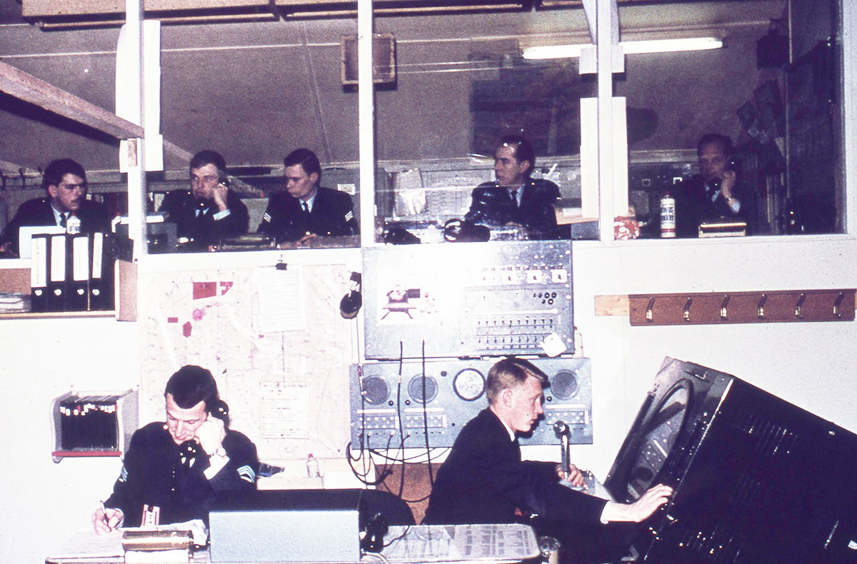 1962 Sector Operation Centre SOC met papa rechtsboven
