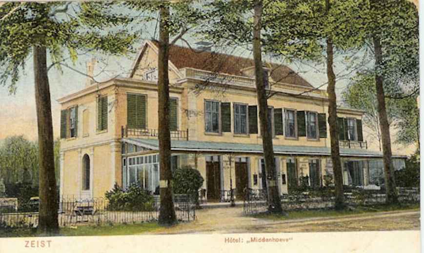Bouwjaar 1850, eerste woonhuis familie de Geer, na 1910 hotel, gesloopt in 1955 Het overbos heet nu Wallkartpark