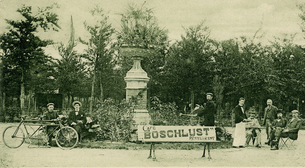 1895 Bloemenvaas met terras Boschlust voor bouw Sixma-State in 1905