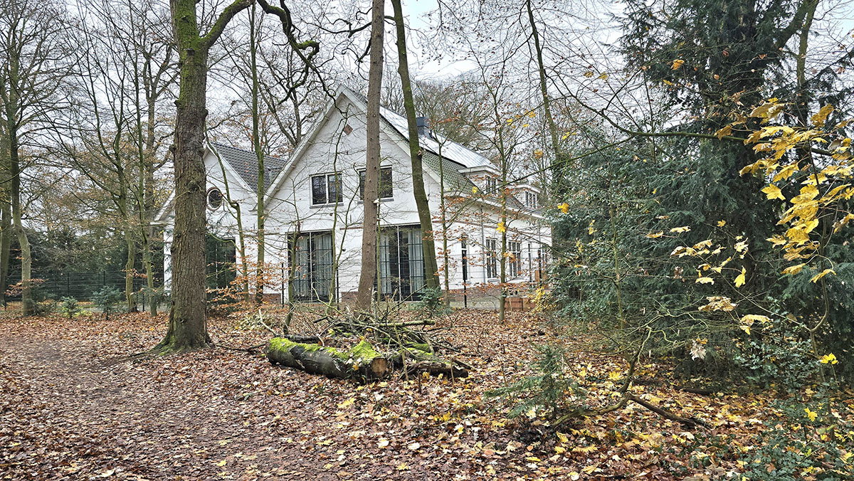 Former coach house