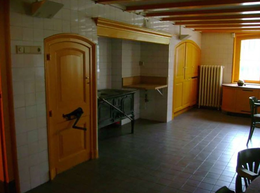 Food lift and stove