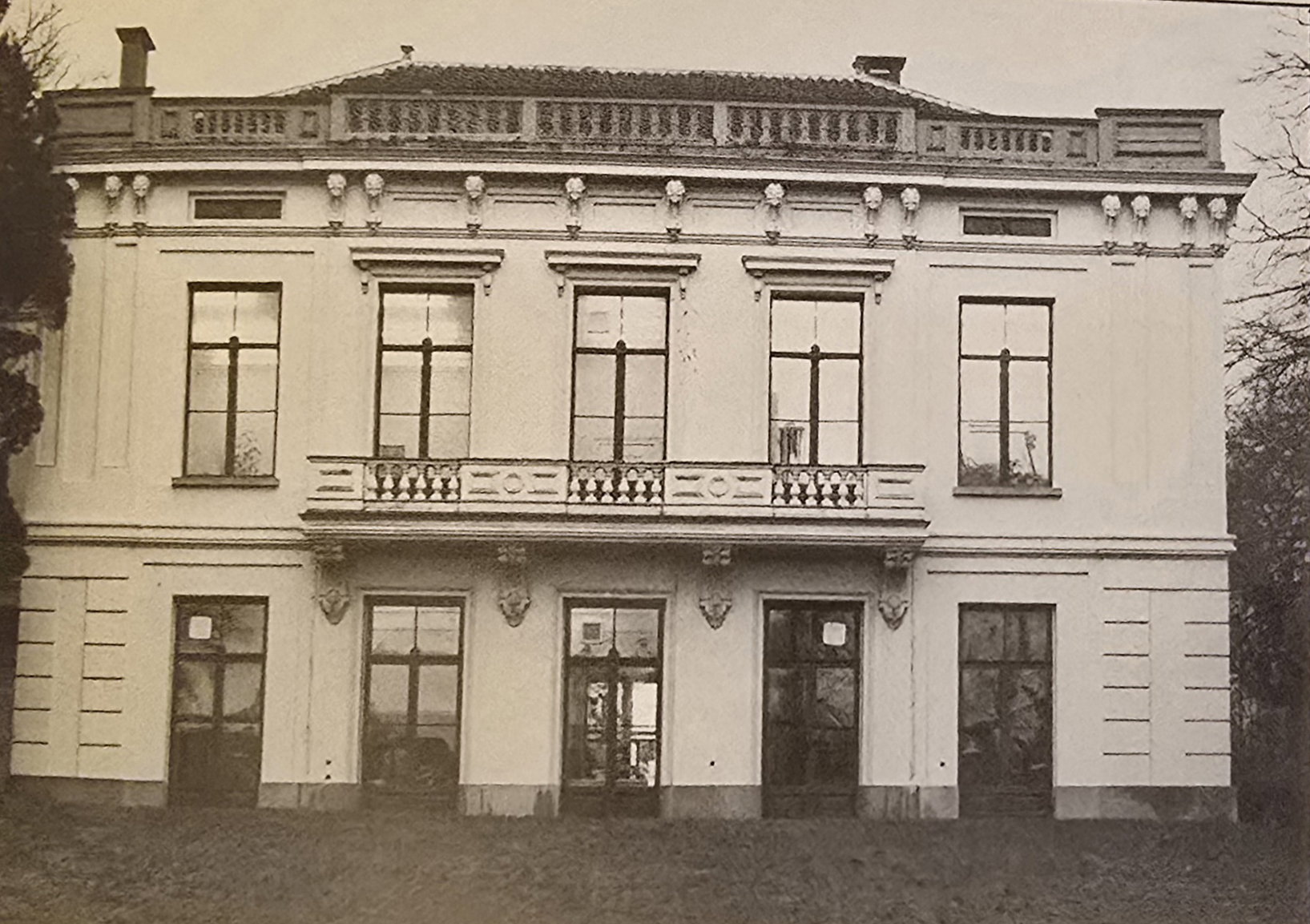1900