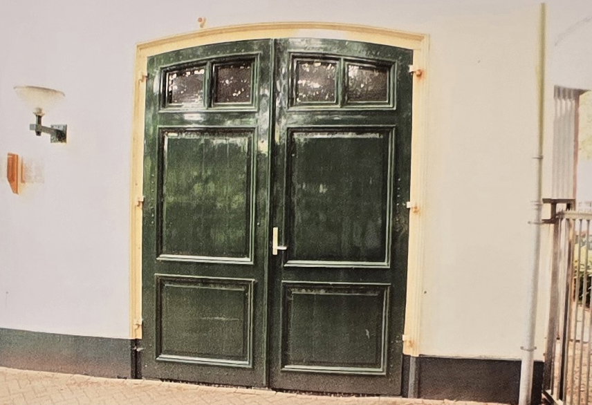 2010 Koetshuis NW gevel staldeuren richting huis de Brink