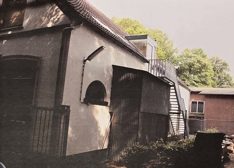 2010 Coach house SW facade