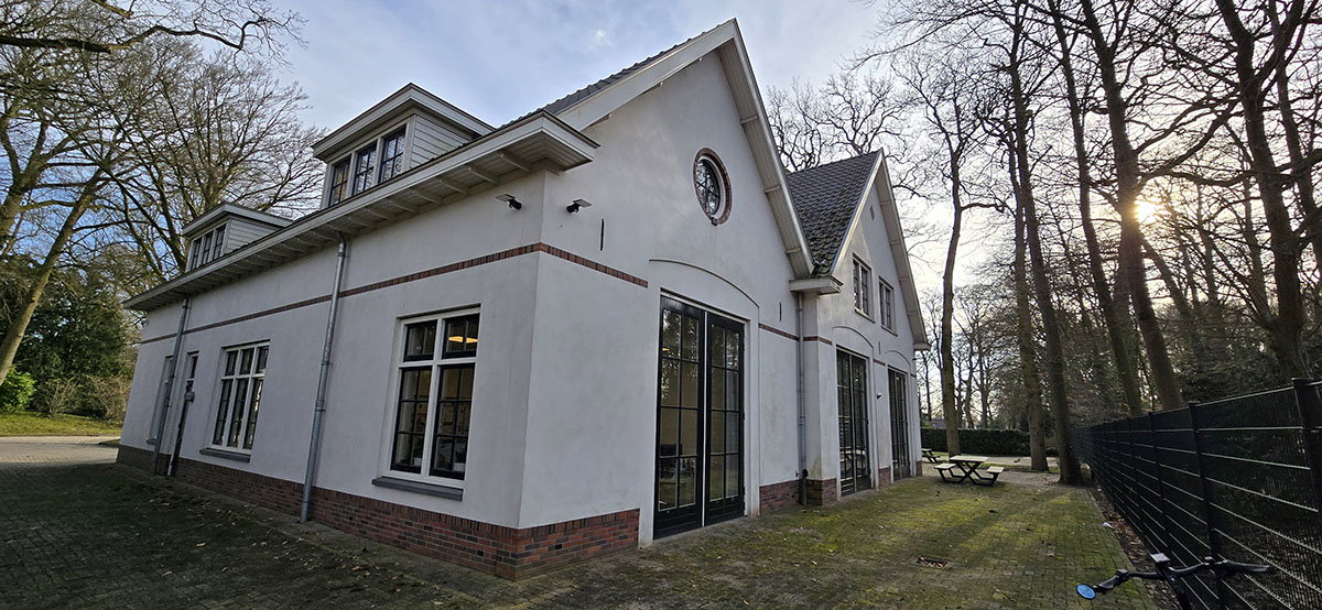 2026 NO zij en NW achterzijde Koetshuis