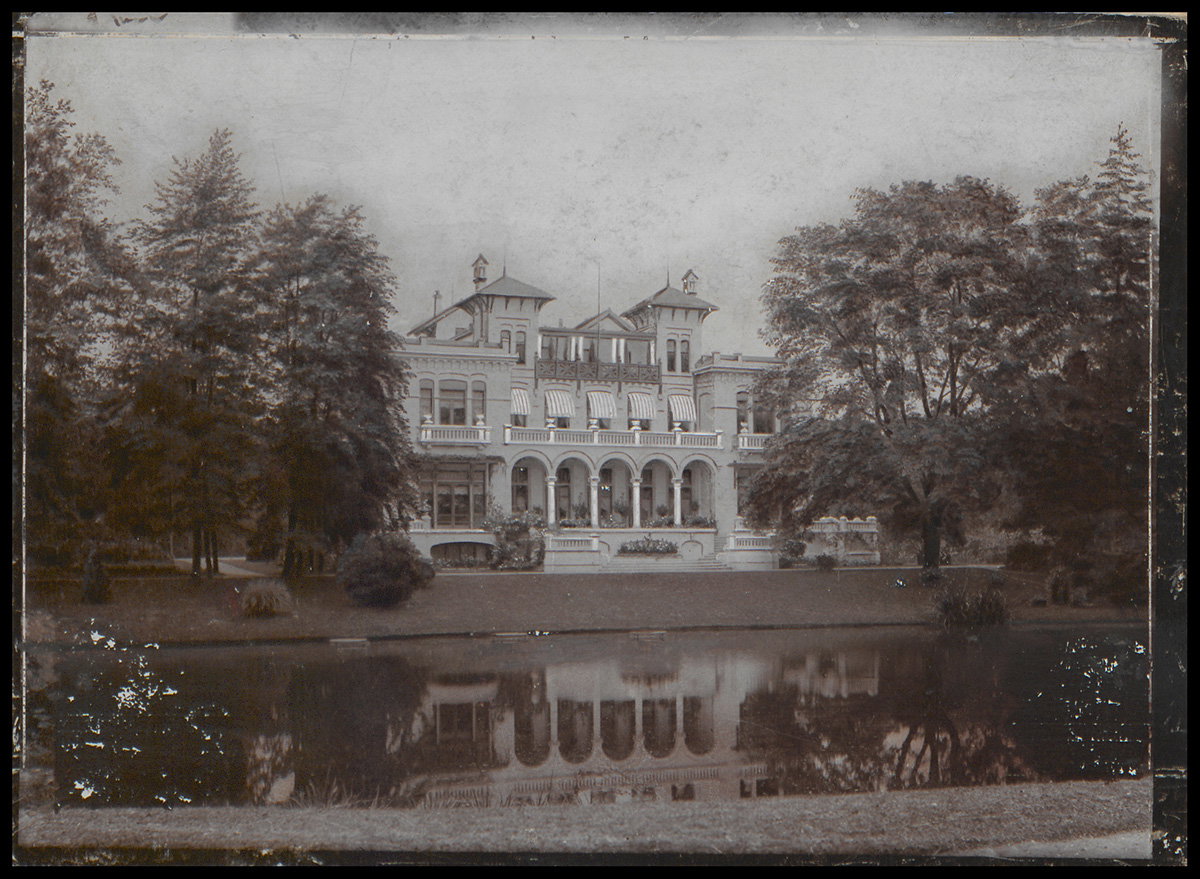1900