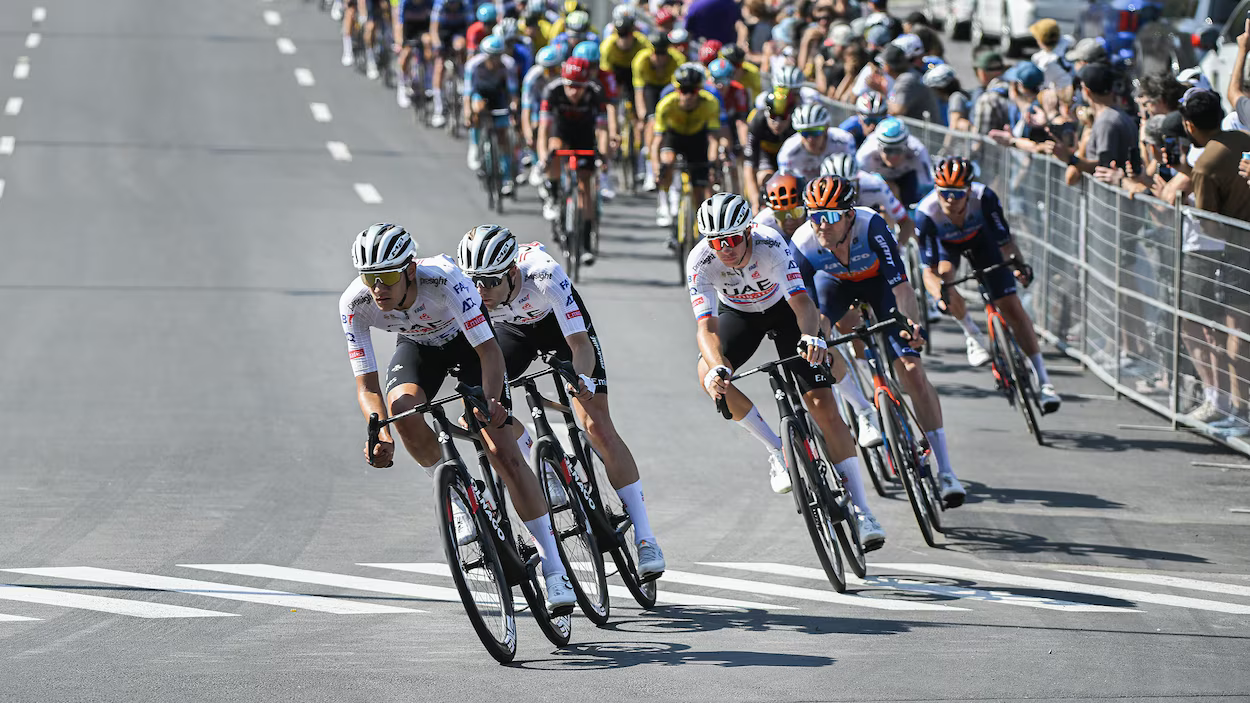 LE GRAND PRIX À MONTRÉAL. CYCLISTE.