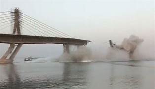 Understanding the reasons behind the India bridge collapse and shedding light on the stability problems.