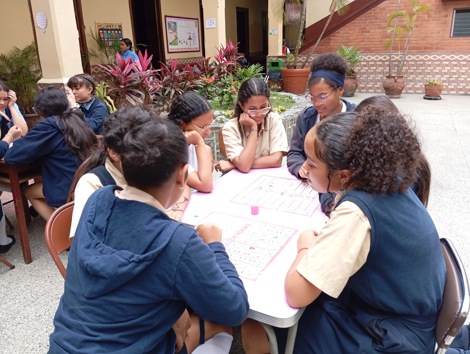 Con Alta atracción y conección, fusiona educación, ejercicio mental y entretenimiento de forma sencilla, efectiva y novedosa