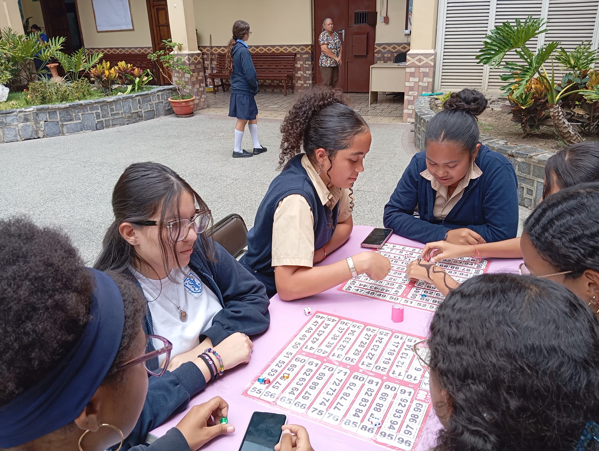 Con Alta atracción y conección, fusiona educación, ejercicio mental y entretenimiento de forma sencilla, efectiva y novedosa