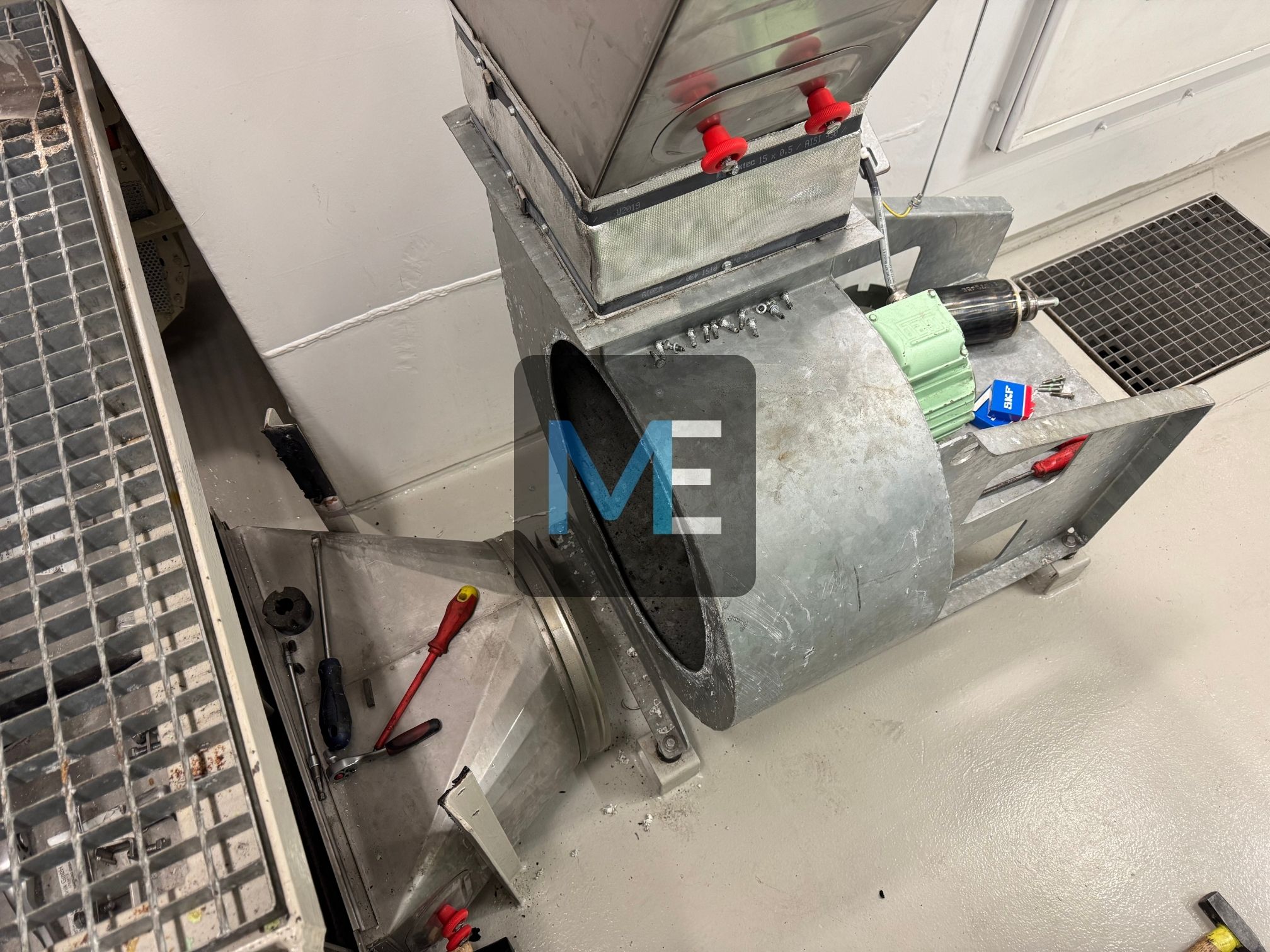 Major repair of the suction fan for the engine room