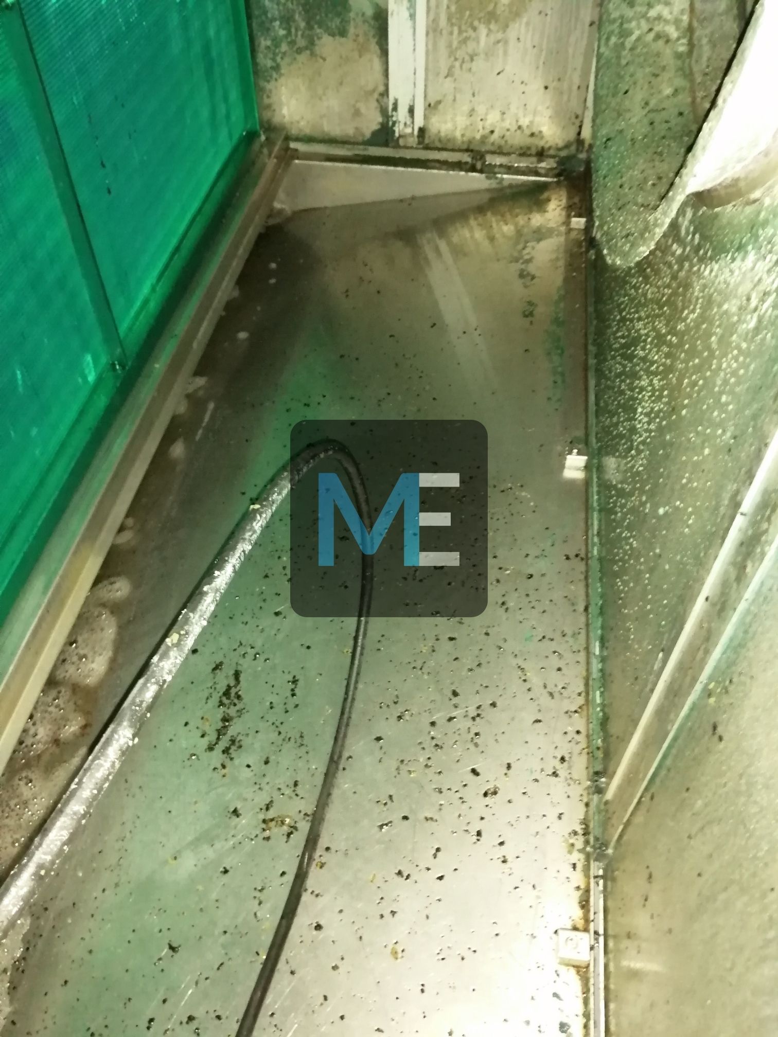 Cleaning of heat exchangers for air conditioning chambers