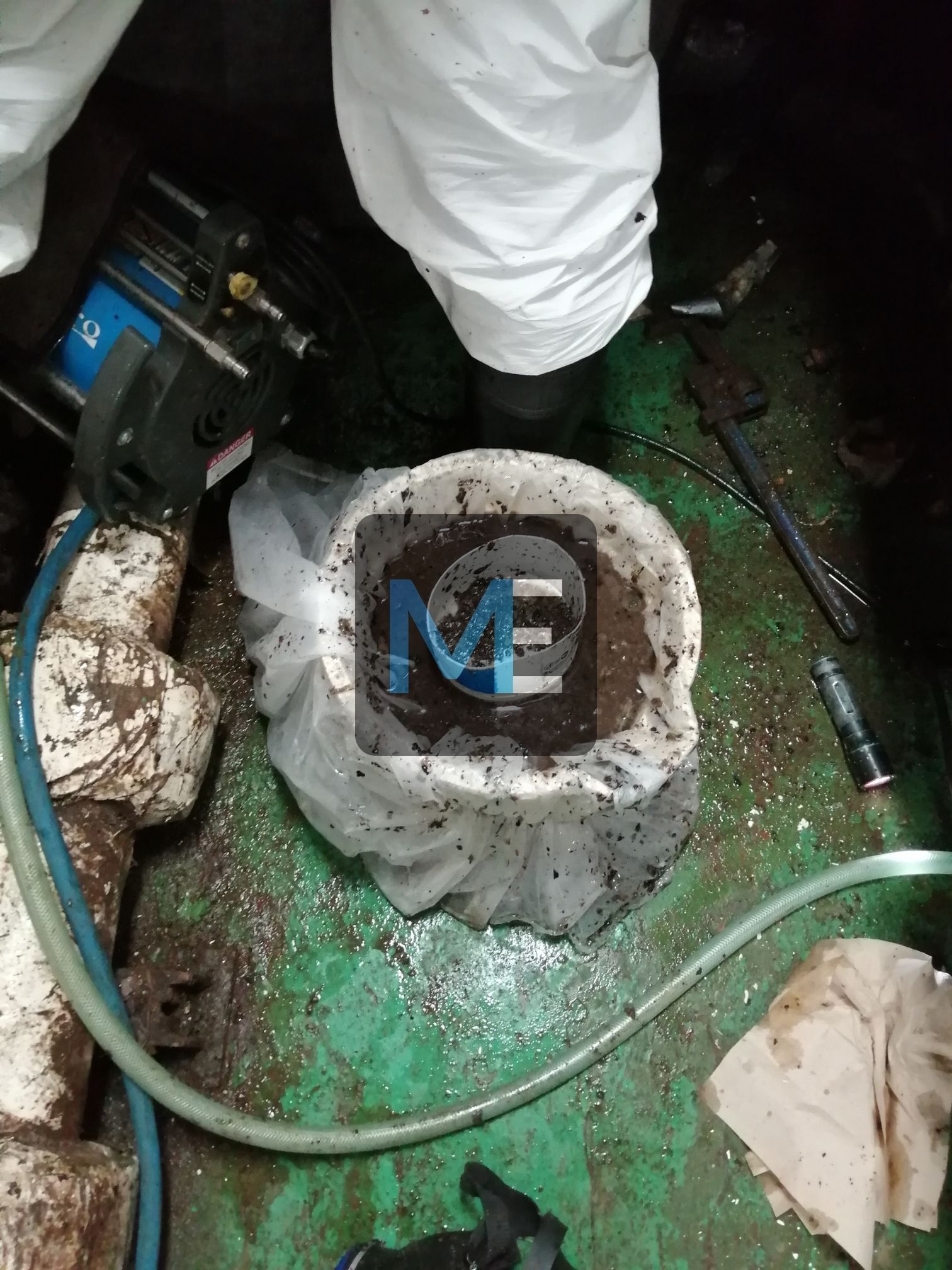 Cleaning of heat exchangers for air conditioning chambers