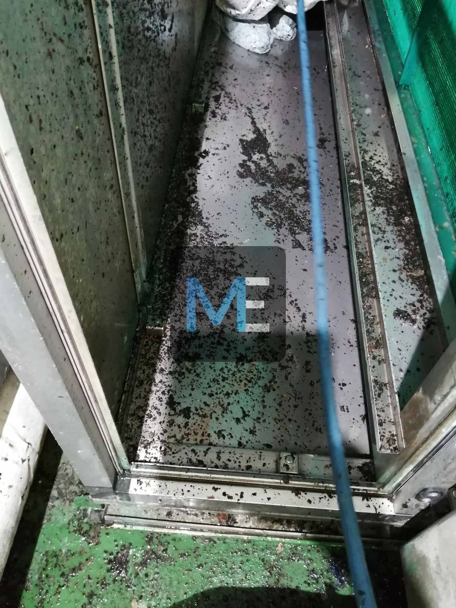 Cleaning of heat exchangers for air conditioning chambers