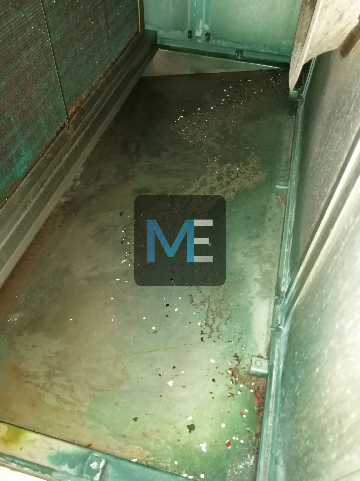 Cleaning of heat exchangers for air conditioning chambers