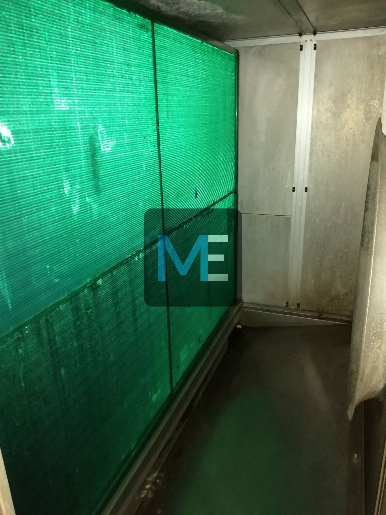 Cleaning of heat exchangers for air conditioning chambers