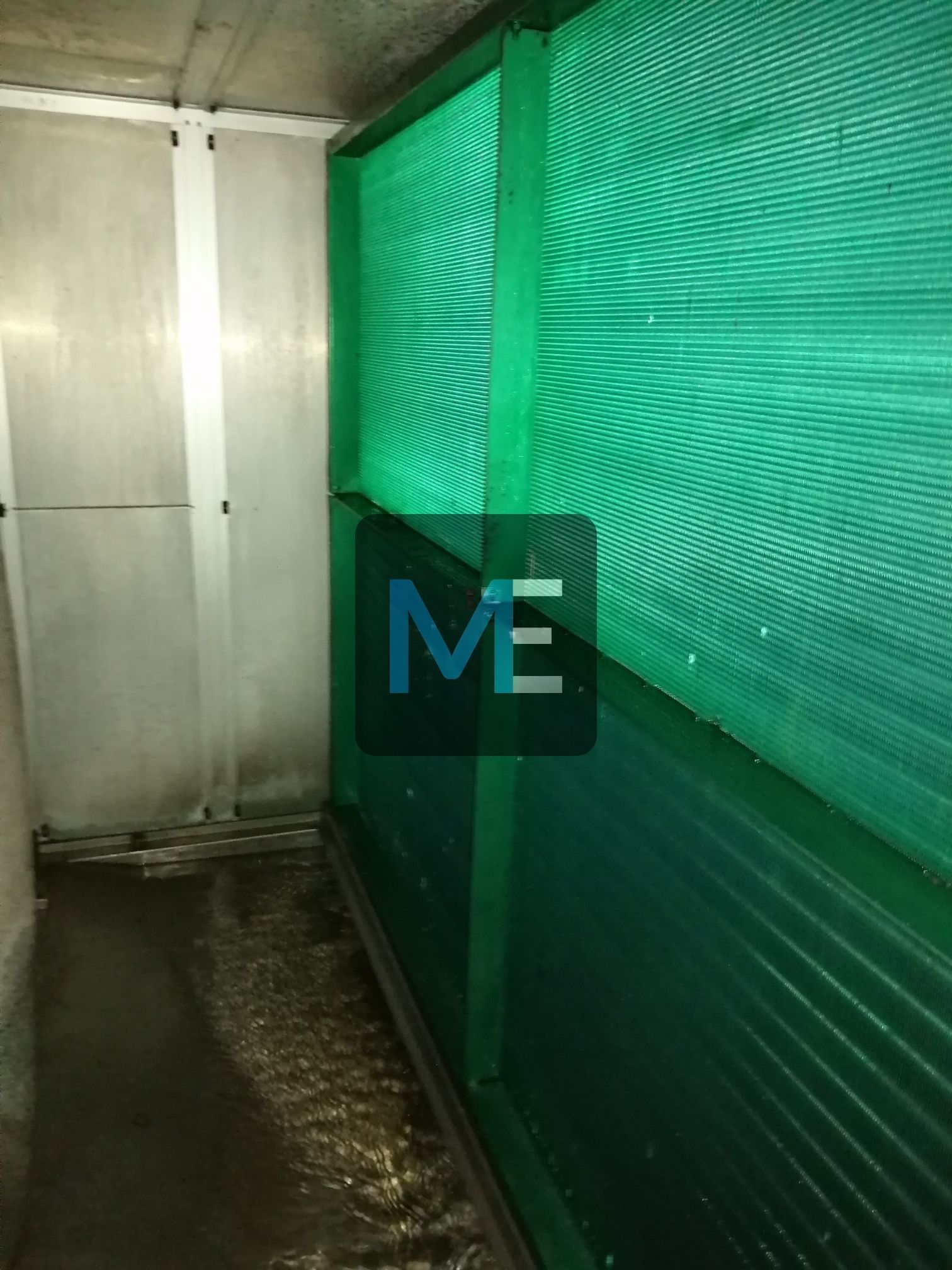 Cleaning of heat exchangers for air conditioning chambers