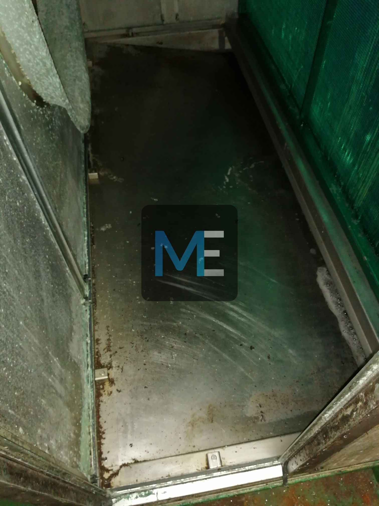 Cleaning of heat exchangers for air conditioning chambers