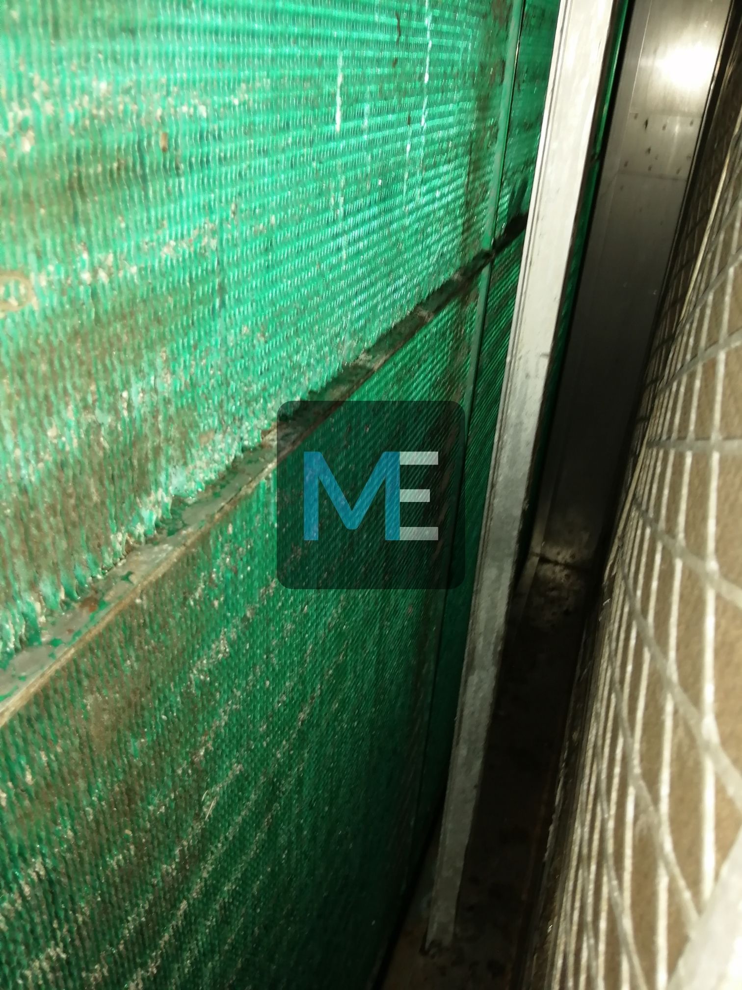 Cleaning of heat exchangers for air conditioning chambers