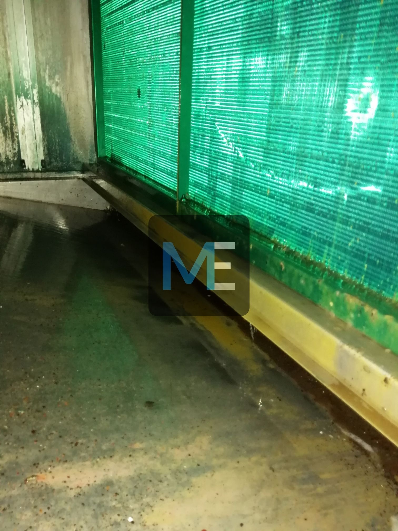 Cleaning of heat exchangers for air conditioning chambers