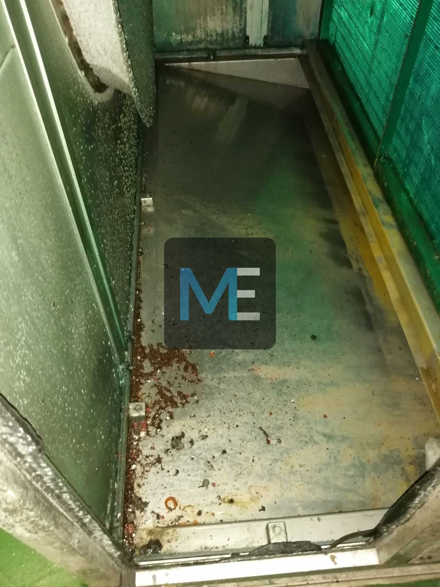 Cleaning of heat exchangers for air conditioning chambers