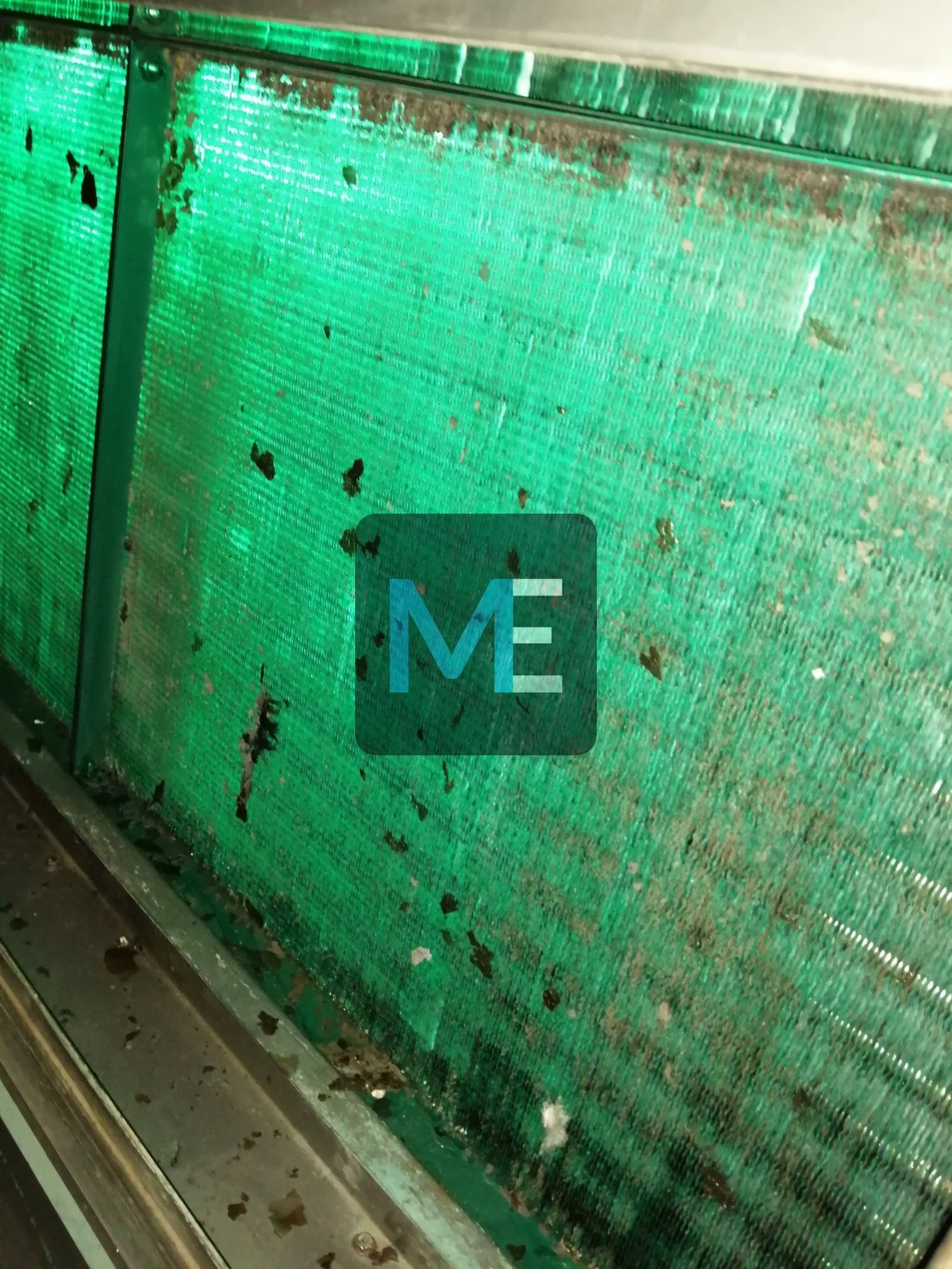 Cleaning of heat exchangers for air conditioning chambers