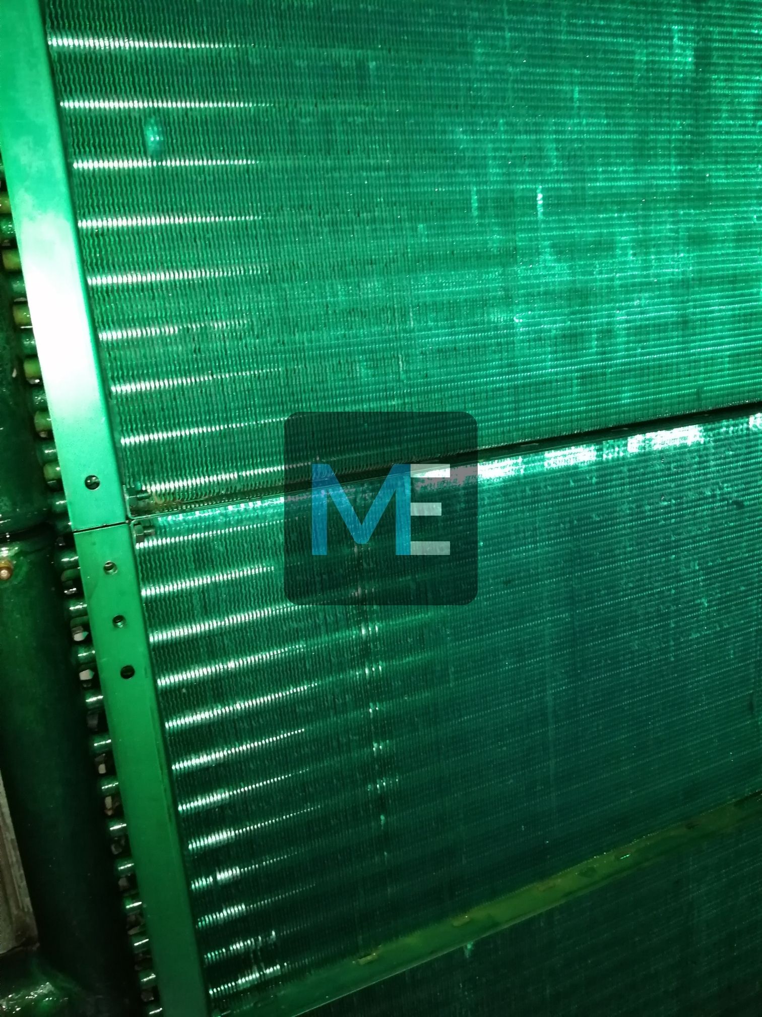 Cleaning of heat exchangers for air conditioning chambers