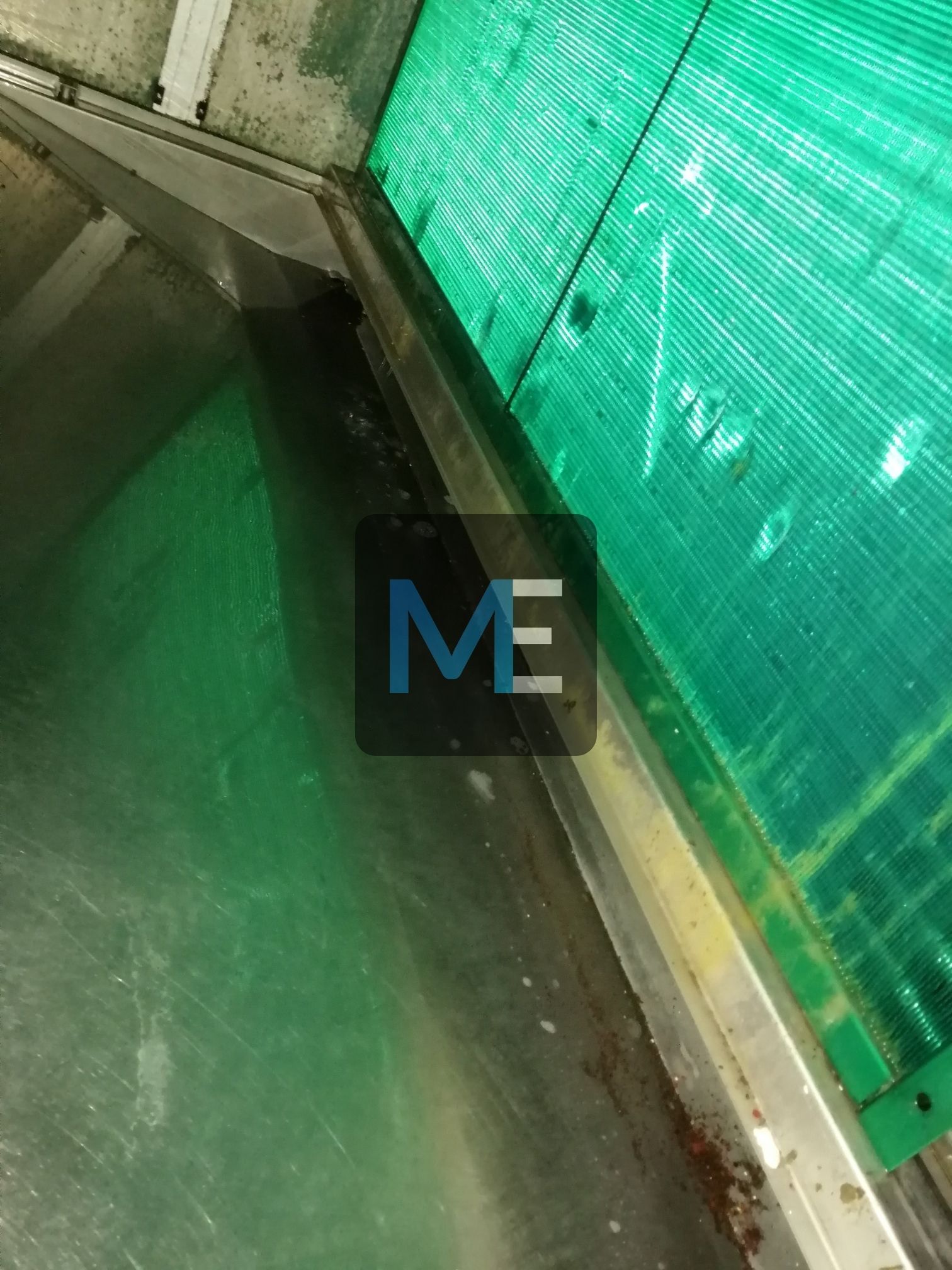 Cleaning of heat exchangers for air conditioning chambers