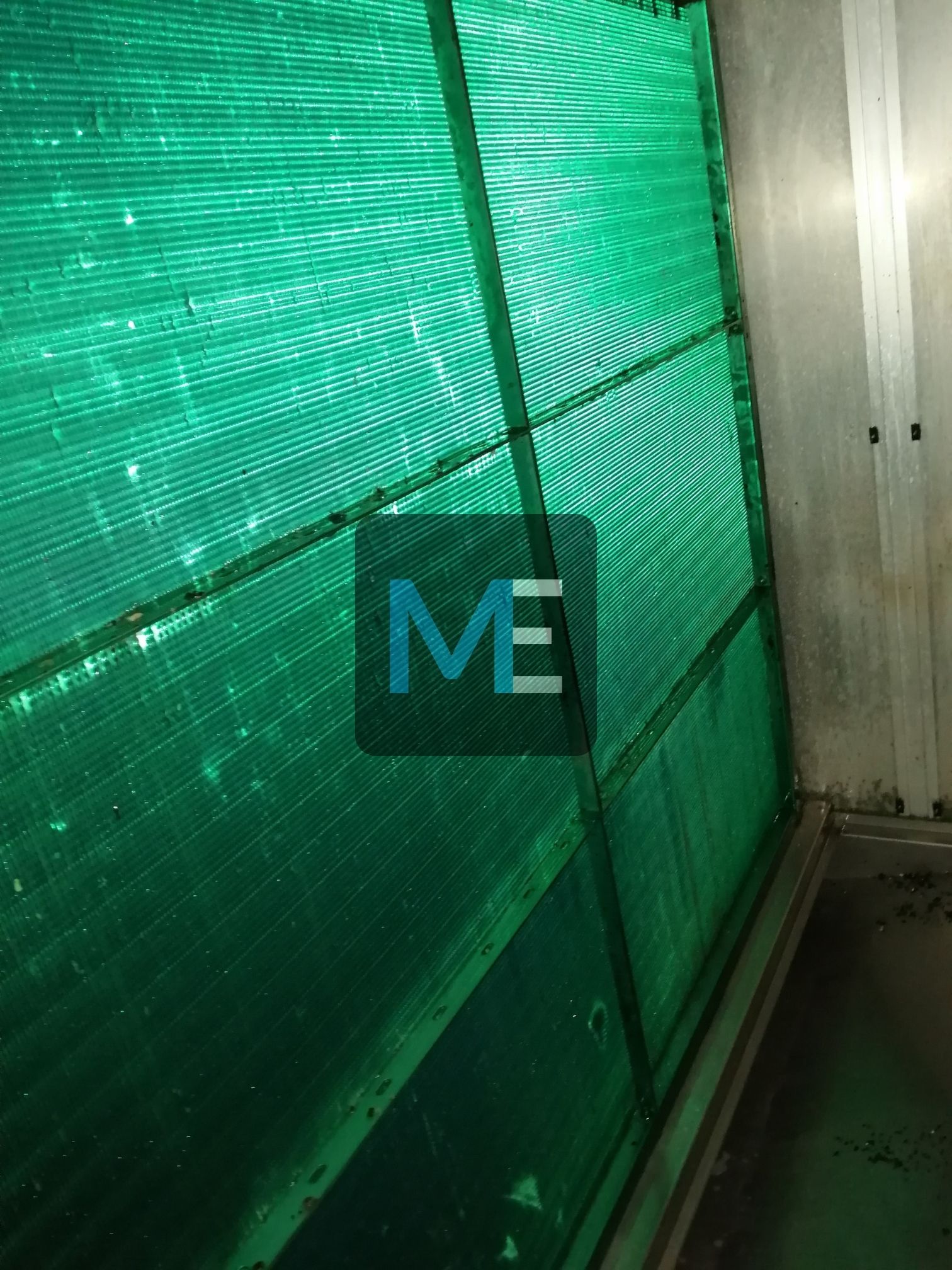 Cleaning of heat exchangers for air conditioning chambers