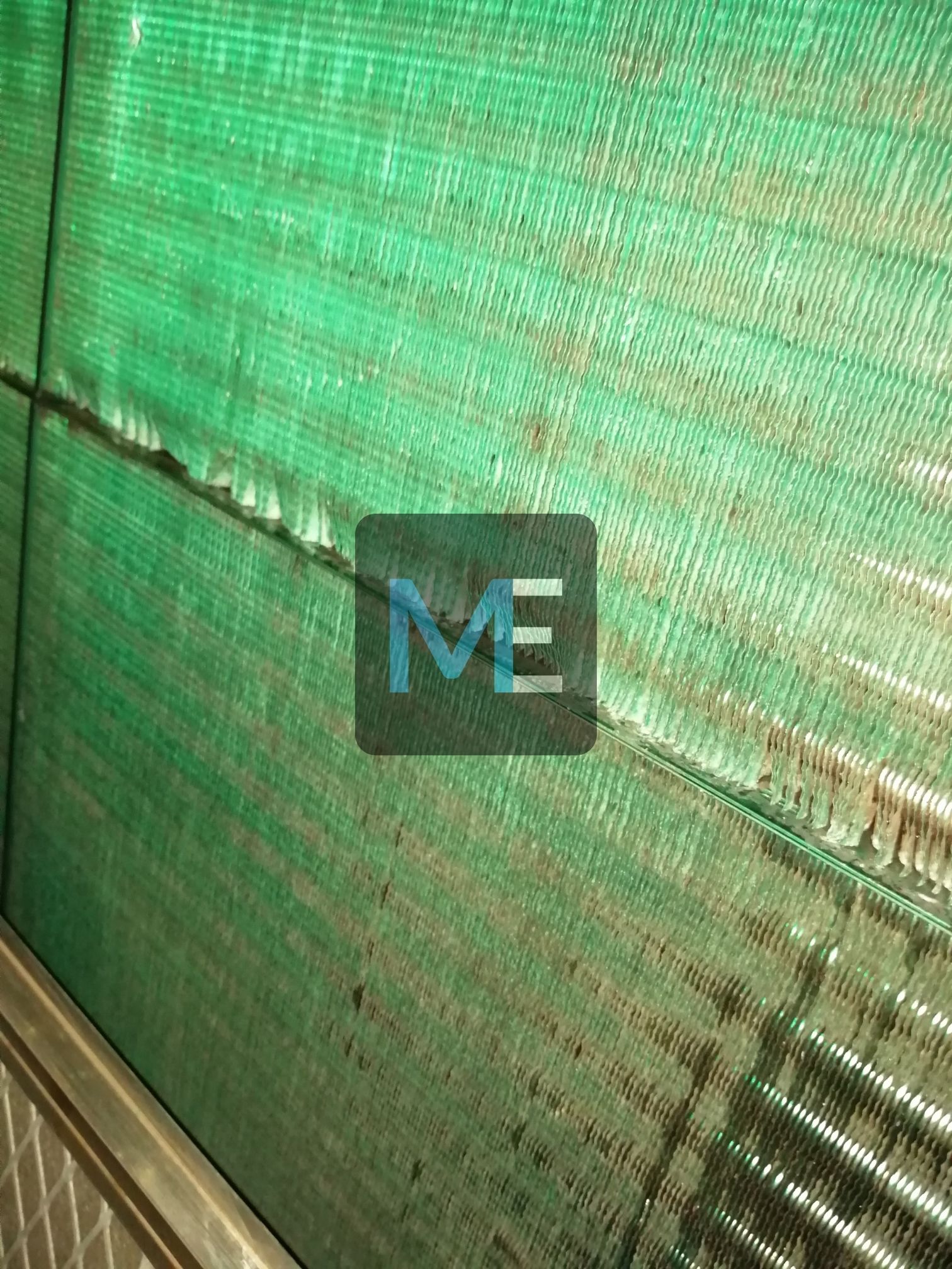 Cleaning of heat exchangers for air conditioning chambers