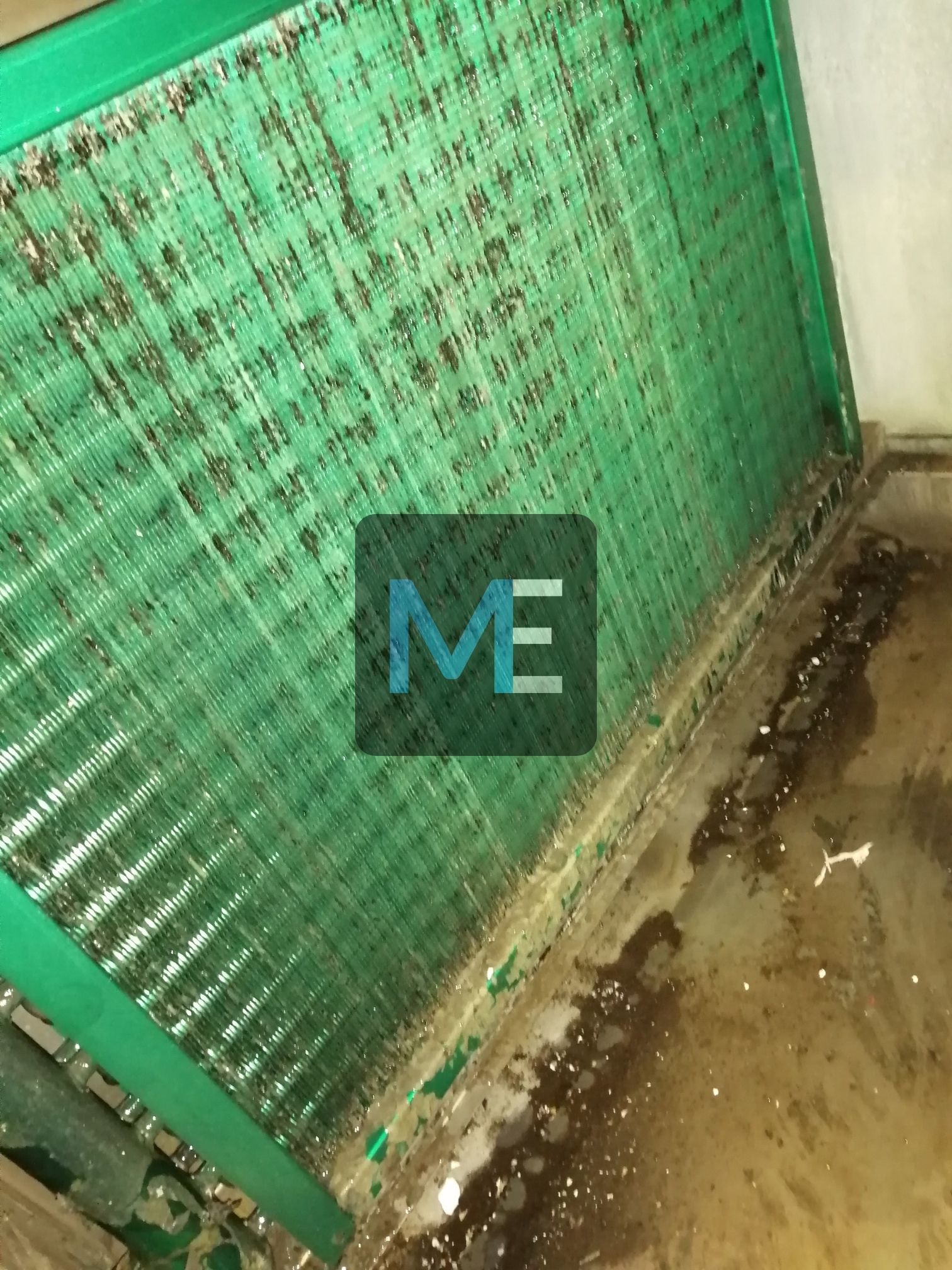 Cleaning of heat exchangers for air conditioning chambers