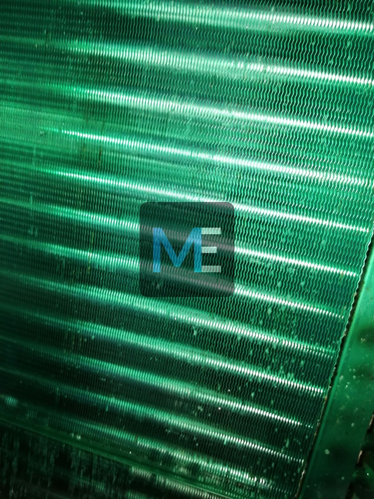 Cleaning of heat exchangers for air conditioning chambers