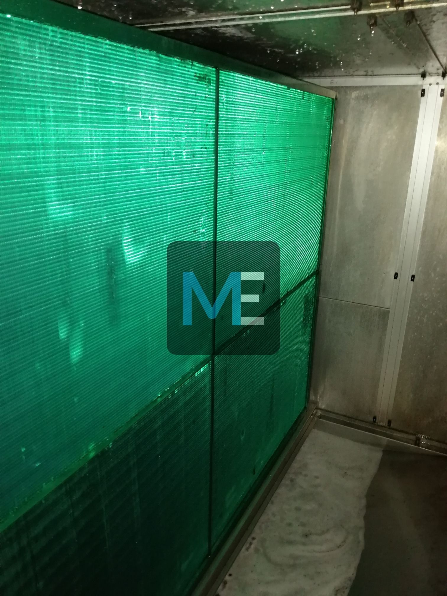 Cleaning of heat exchangers for air conditioning chambers