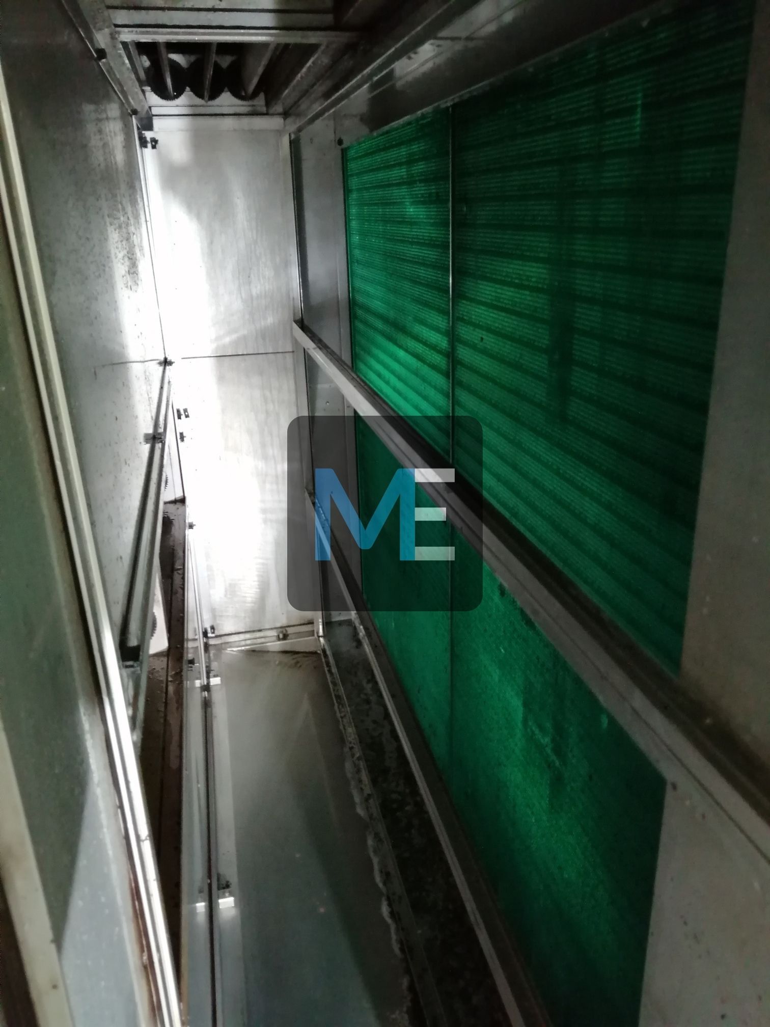 Cleaning of heat exchangers for air conditioning chambers