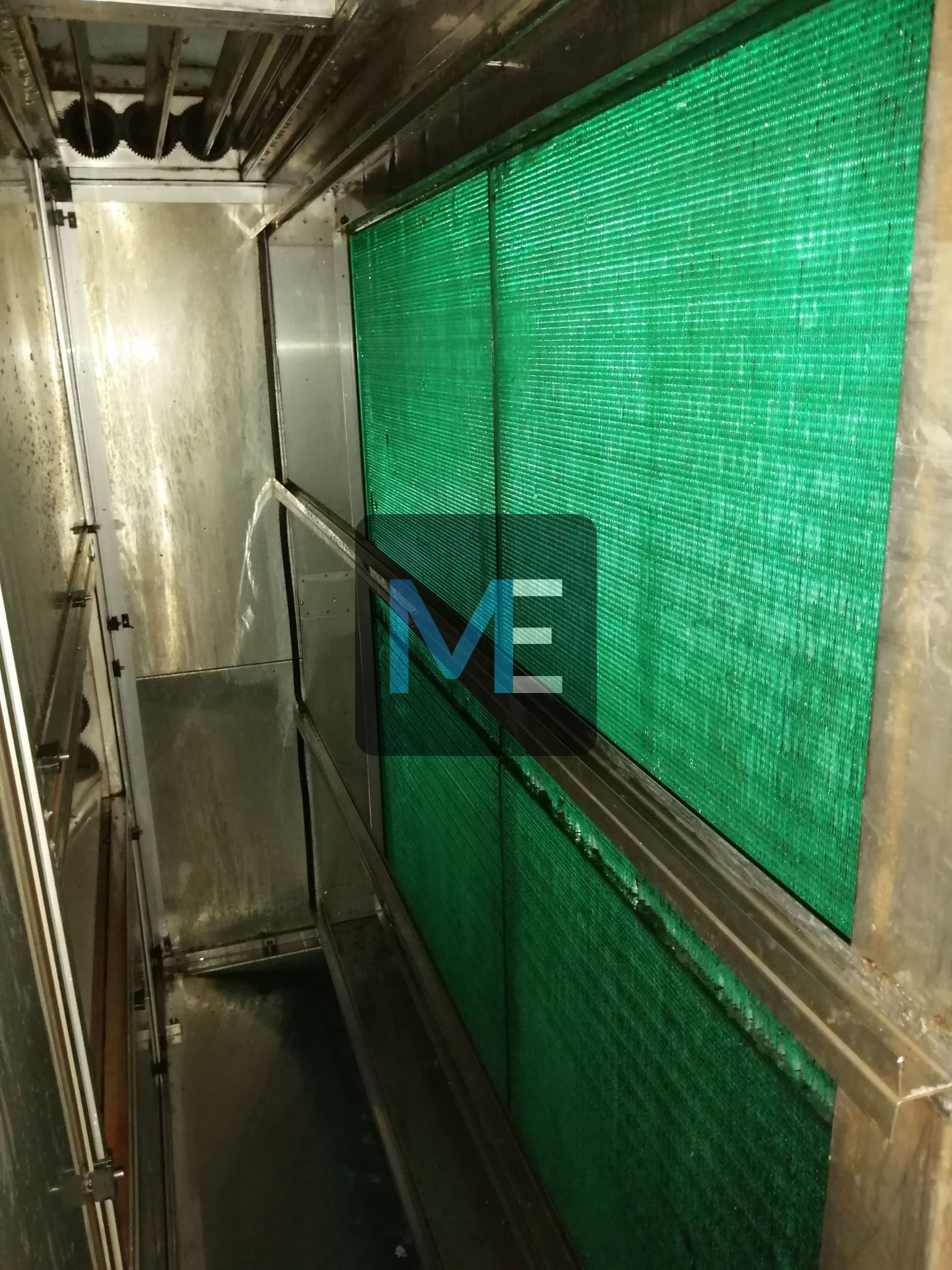 Cleaning of heat exchangers for air conditioning chambers