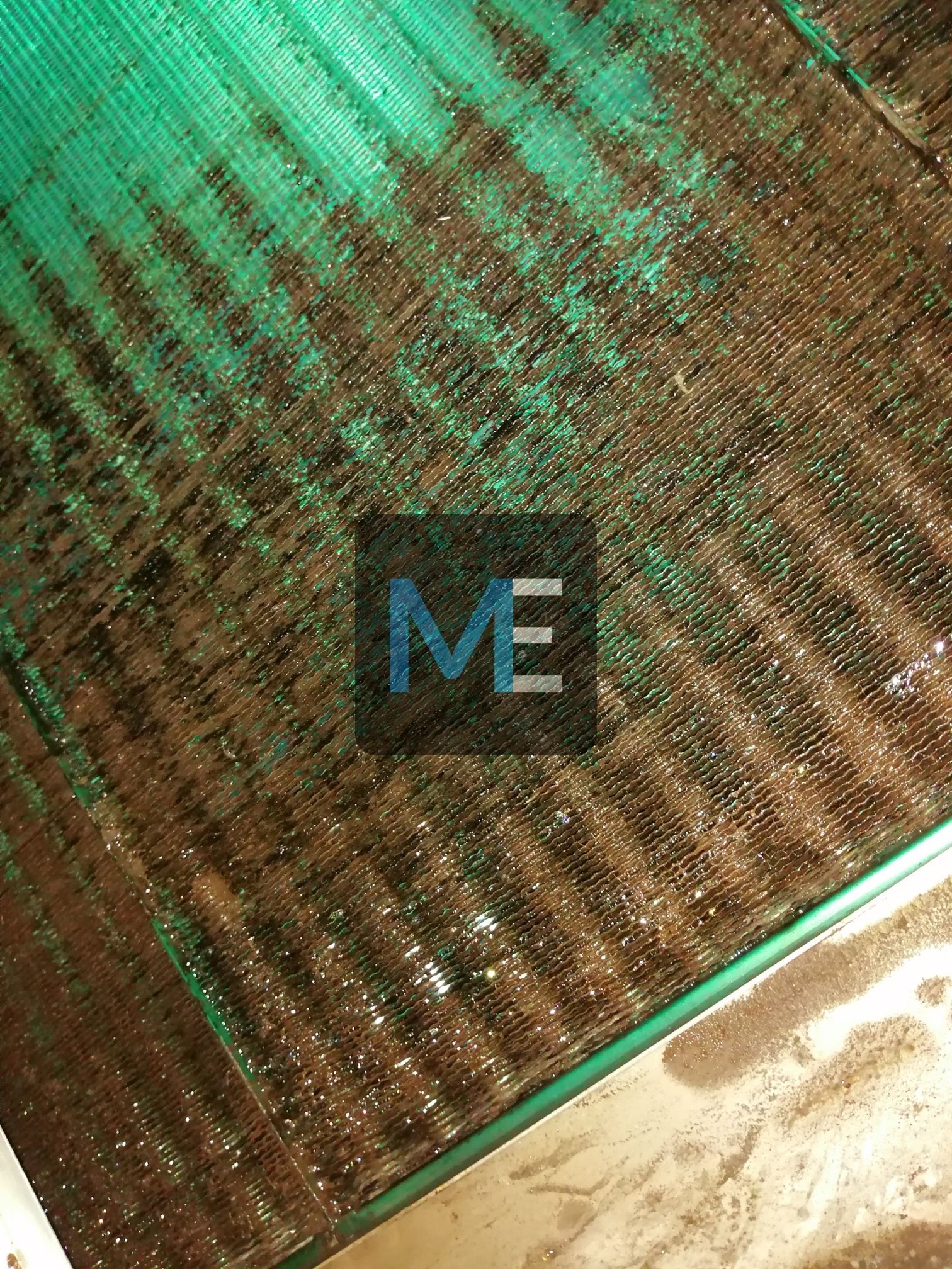 Cleaning of heat exchangers for air conditioning chambers