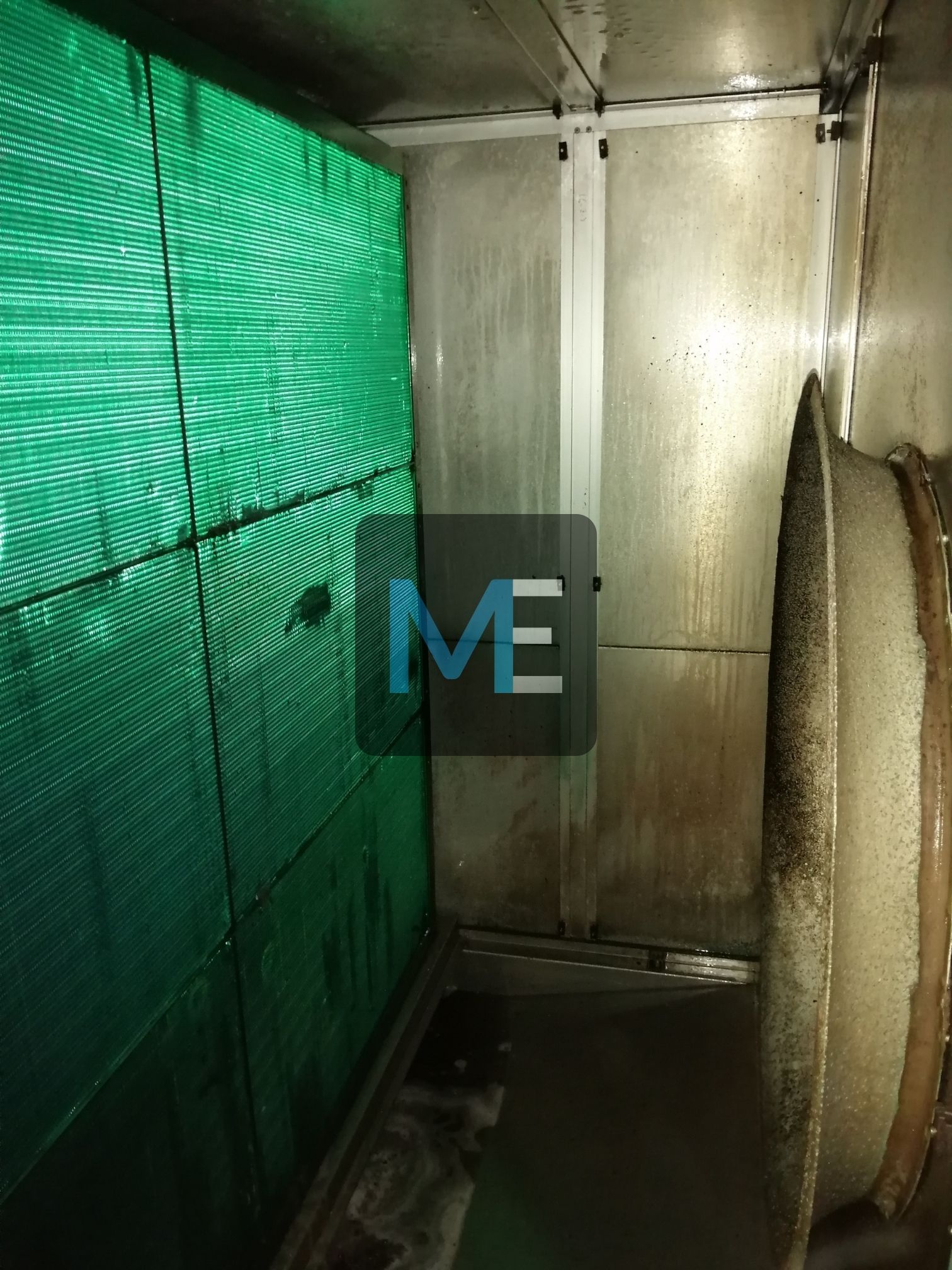 Cleaning of heat exchangers for air conditioning chambers