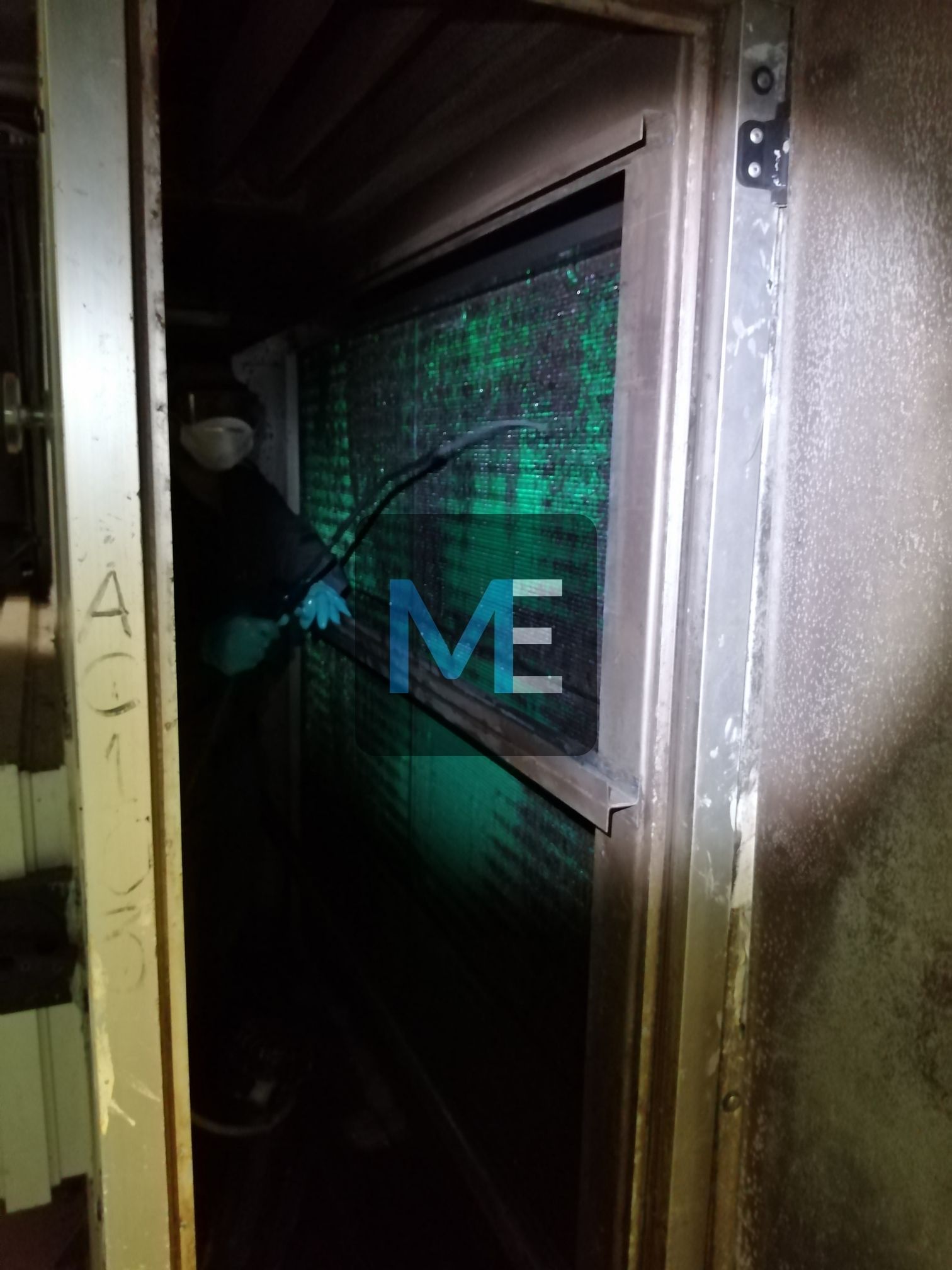 Cleaning of heat exchangers for air conditioning chambers