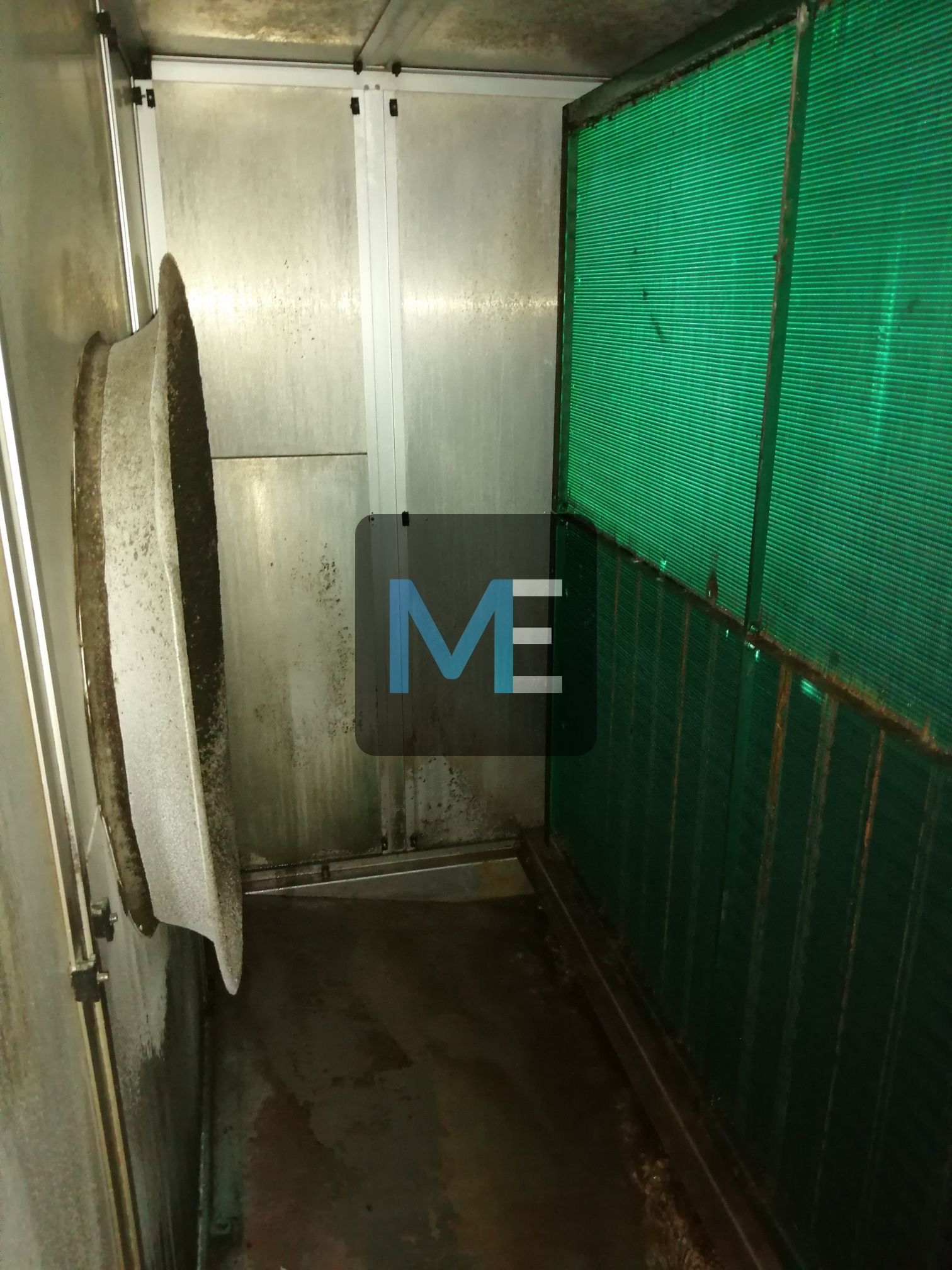 Cleaning of heat exchangers for air conditioning chambers