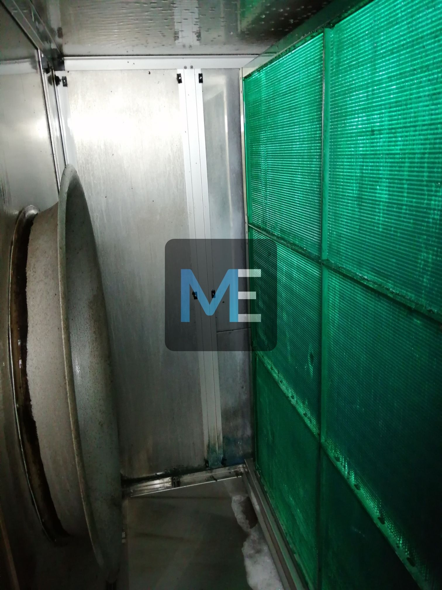 Cleaning of heat exchangers for air conditioning chambers