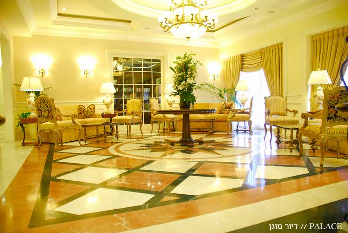 פאלאס-דיור-מוגן