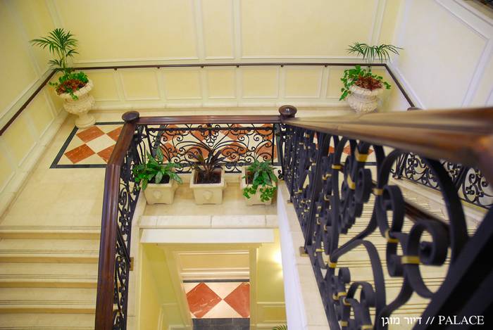 פאלאס-דיור-מוגן